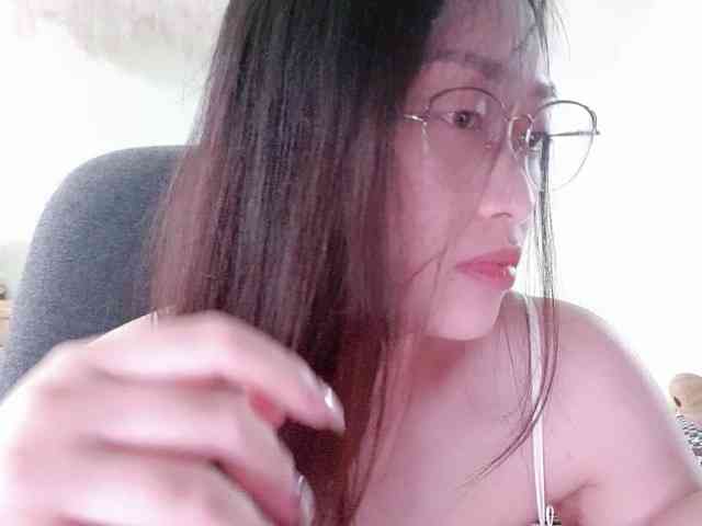 Amy-Yong bongacams live cam model