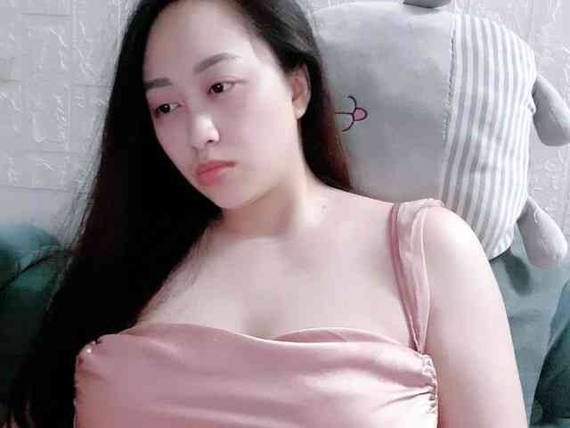 Amy-Yong bongacams live cam model