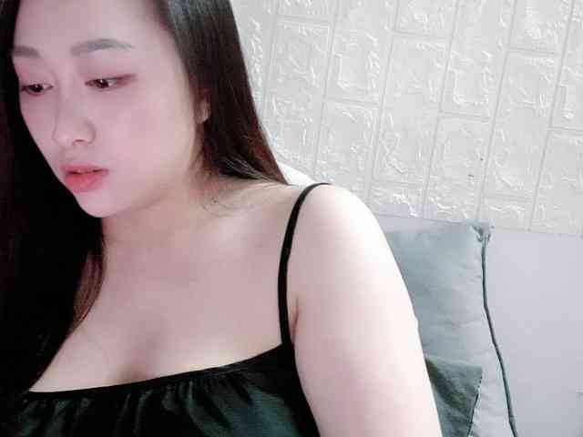 Amy-Yong bongacams live cam model