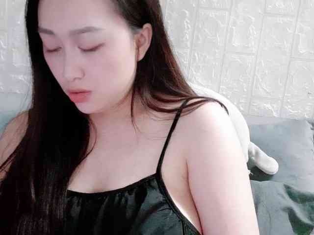 Amy-Yong bongacams live cam model