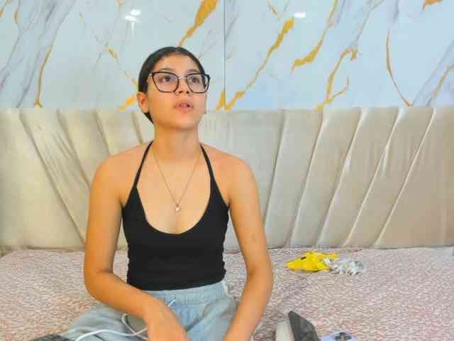sweetauracouple bongacams live cam model