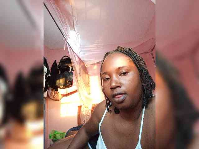 Madea bongacams live cam model