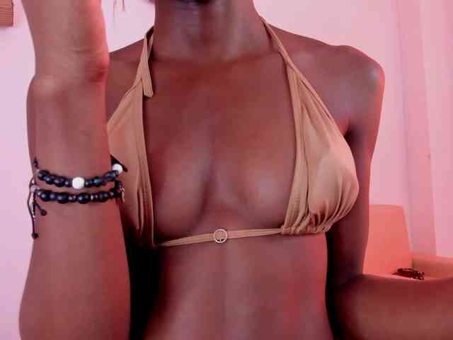 RiriBlonde bongacams live cam model