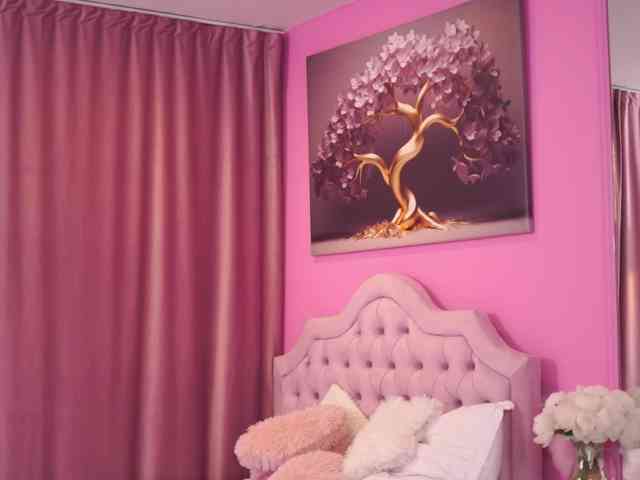 LaraBrynn bongacams live cam model