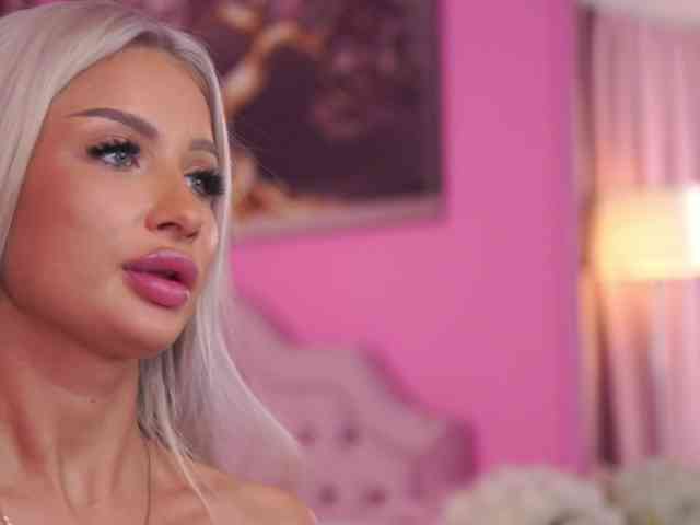 LaraBrynn bongacams live cam model