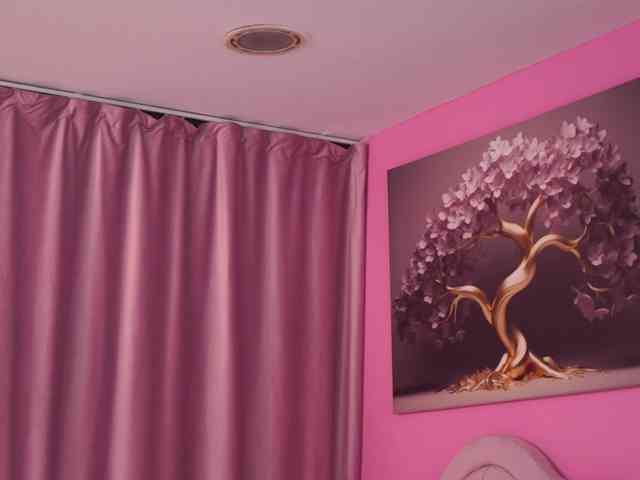 LaraBrynn bongacams live cam model