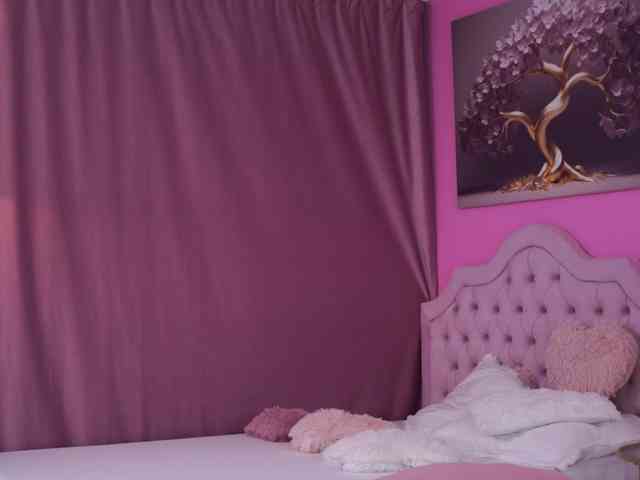 LaraBrynn bongacams live cam model