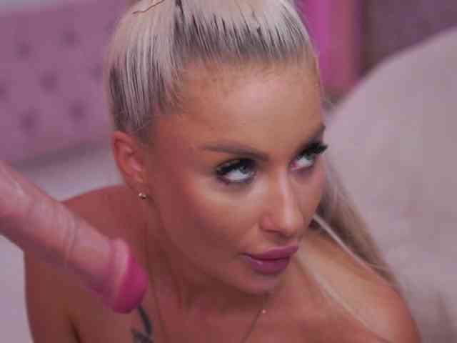 LaraBrynn bongacams live cam model