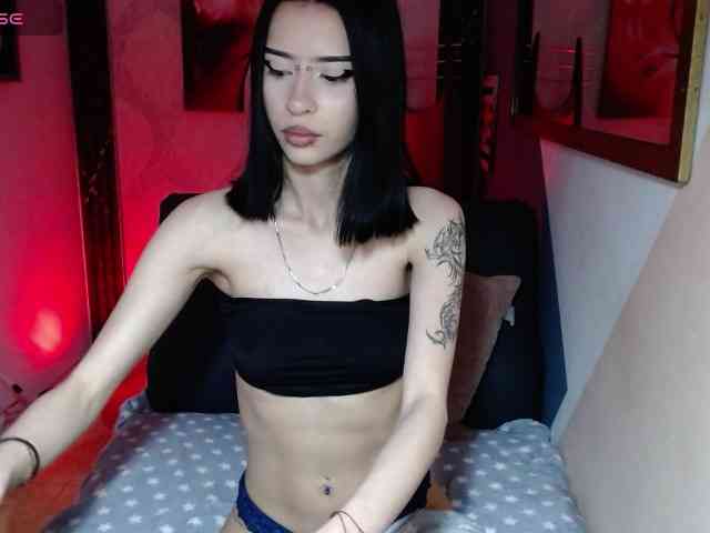 luuciaa-Moor bongacams live cam model