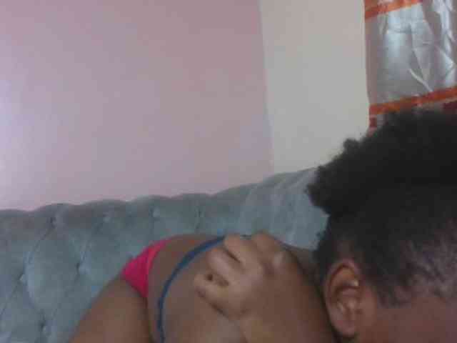 Kittydew bongacams live cam model