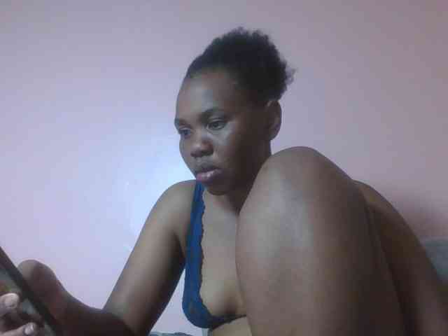 Kittydew bongacams live cam model