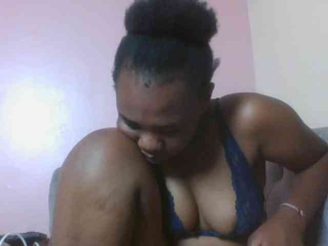 Kittydew bongacams live cam model