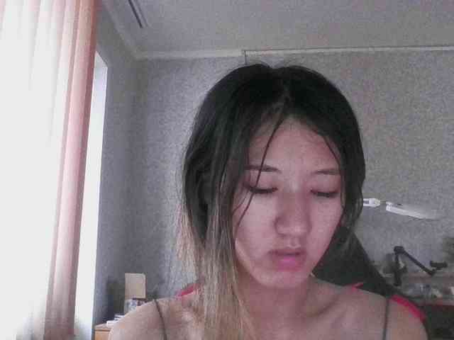 alisamia bongacams live cam model