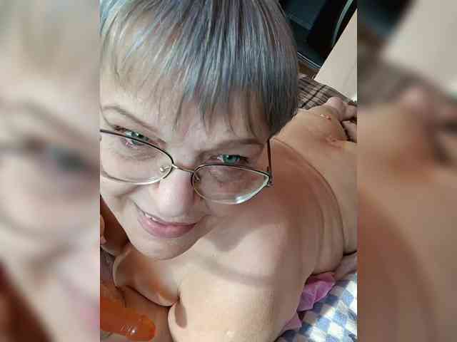 LLIyJluk bongacams live cam model