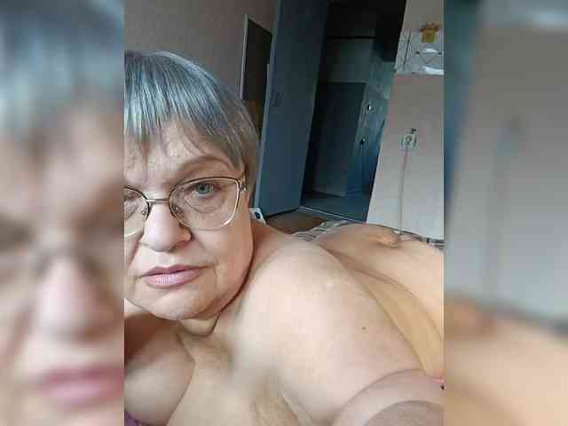 LLIyJluk bongacams live cam model