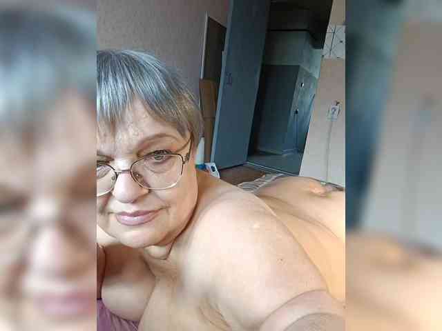 LLIyJluk bongacams live cam model