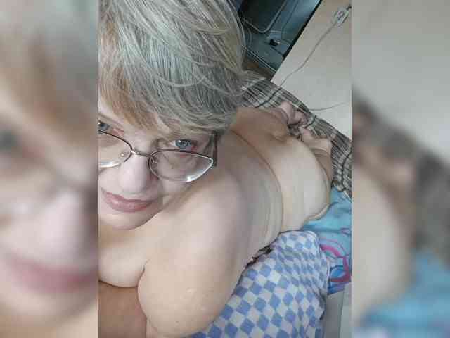 LLIyJluk bongacams live cam model