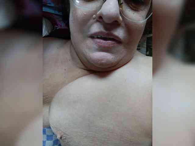 LLIyJluk bongacams live cam model