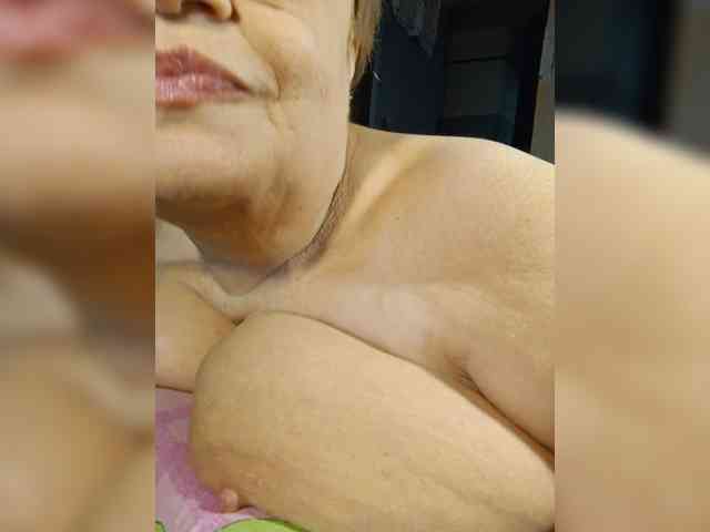 LLIyJluk bongacams live cam model