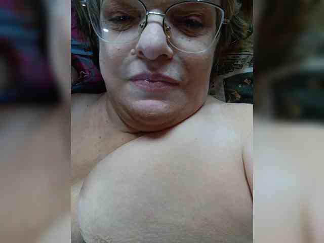 LLIyJluk bongacams live cam model