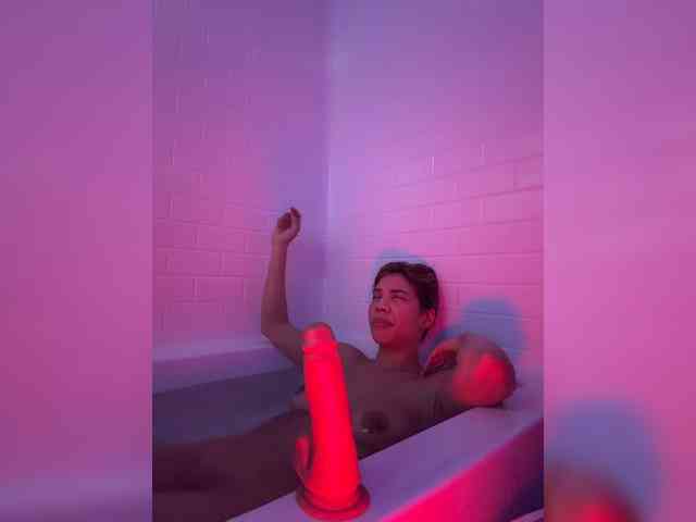 LunaCarmel809 bongacams live cam model