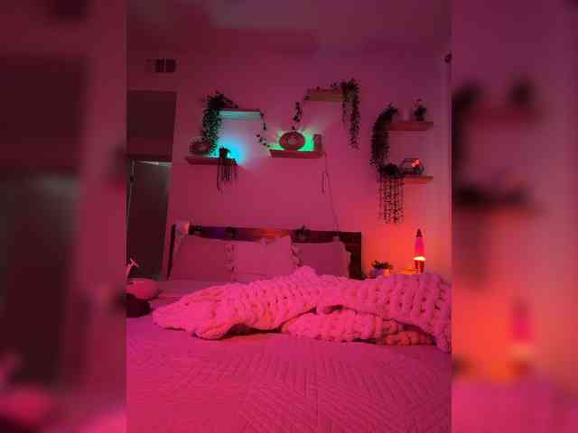 LunaCarmel809 bongacams live cam model