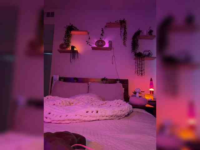LunaCarmel809 bongacams live cam model