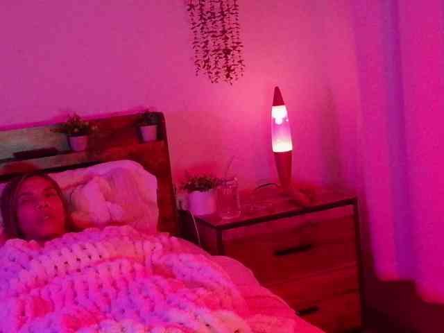 LunaCarmel809 bongacams live cam model