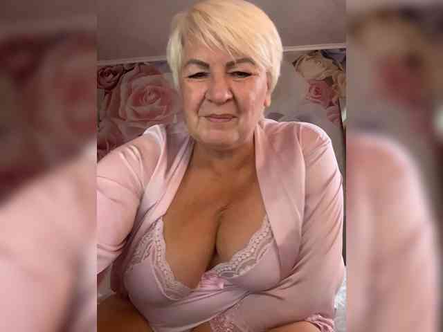 laura-milf bongacams live cam model