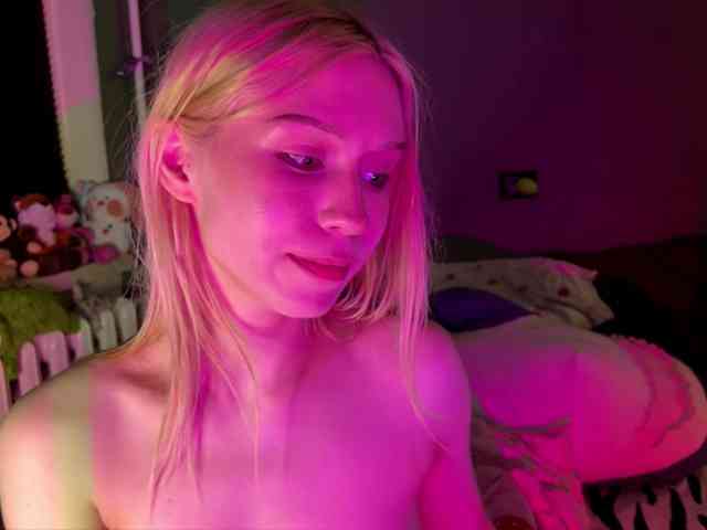 sexycute18 bongacams live cam model