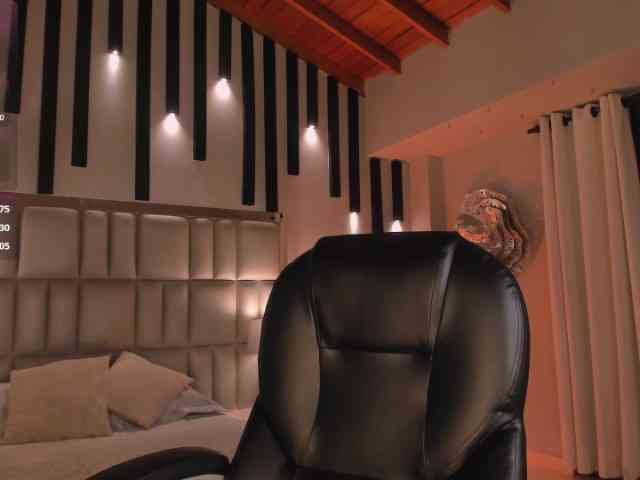 GiannaWatson bongacams live cam model