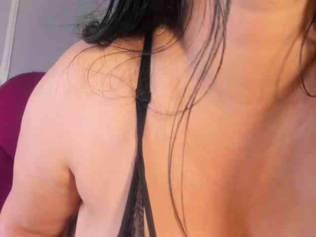 AmbberMoon bongacams live cam model