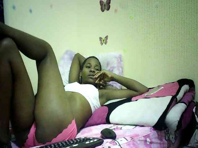 Blackfoxb bongacams live cam model