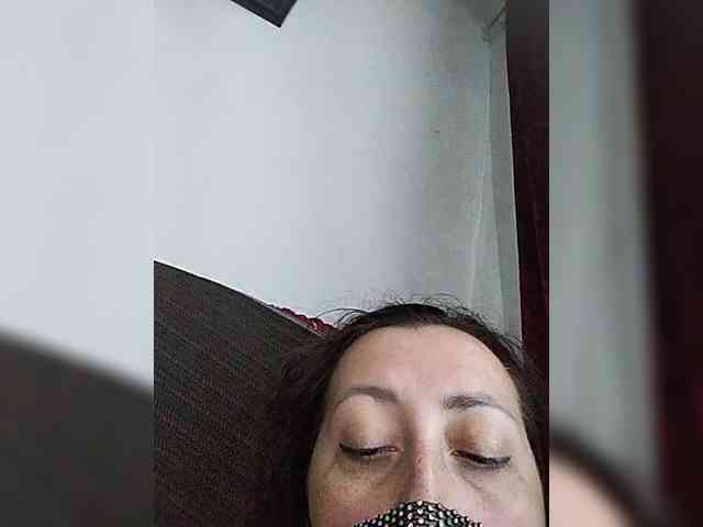 HoneyLipsss bongacams live cam model