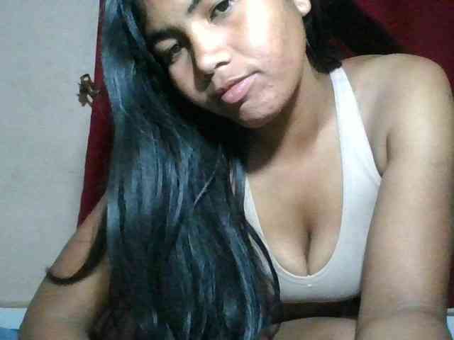 Keziah34 bongacams live cam model