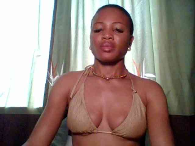 Juicypussy222 bongacams live cam model