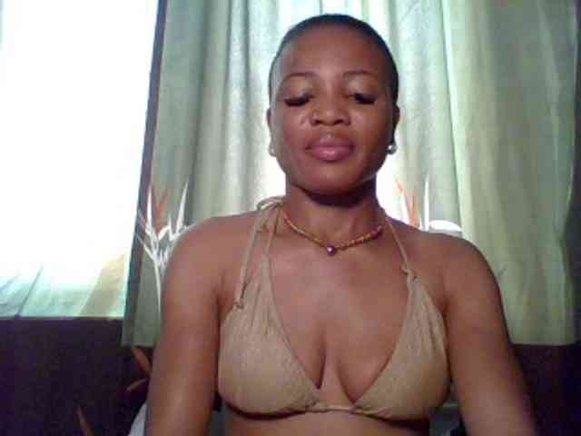 Juicypussy222 bongacams live cam model