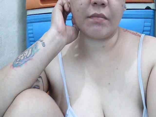 SexyCherrry bongacams live cam model