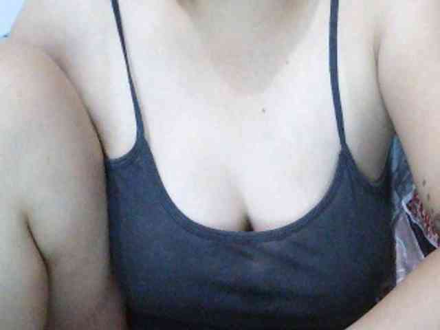 SexyCherrry bongacams live cam model