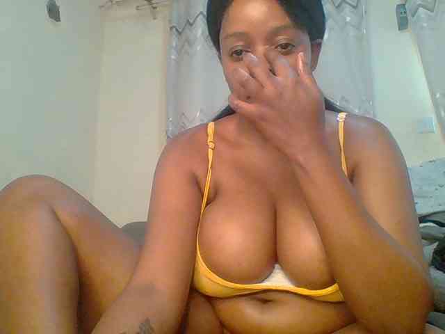 QueenVy bongacams live cam model