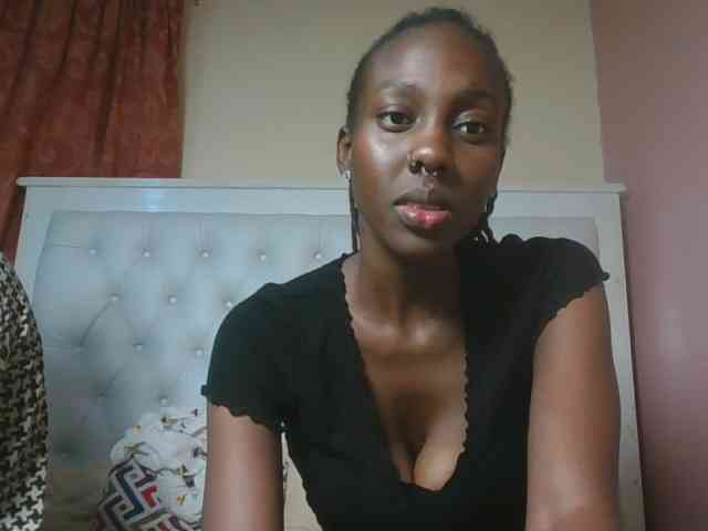 Sexydivas bongacams live cam model
