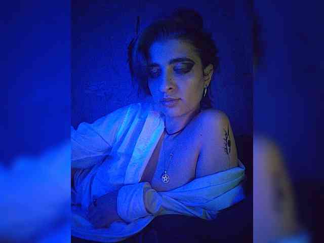 CyberSiren bongacams live cam model