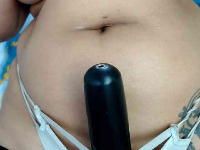Yasmine-Tapias bongacams live cam model