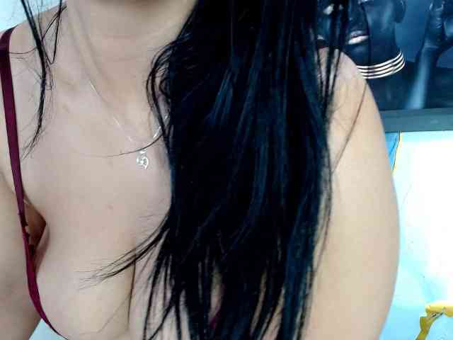 Yasmine-Tapias bongacams live cam model