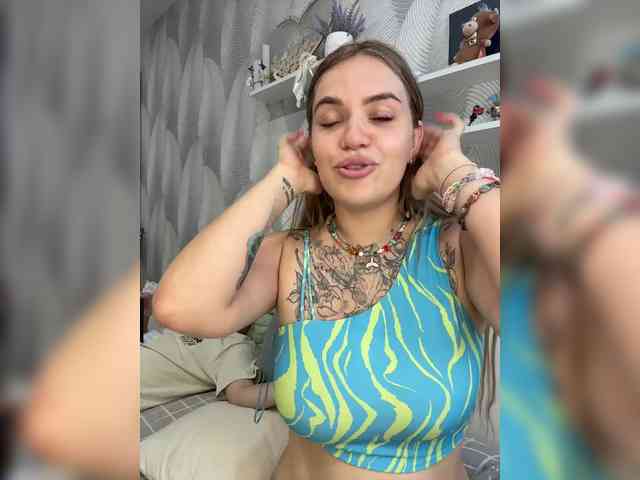 Ebiki bongacams live cam model