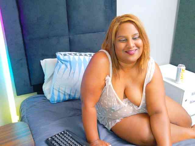 SpicedDove bongacams live cam model