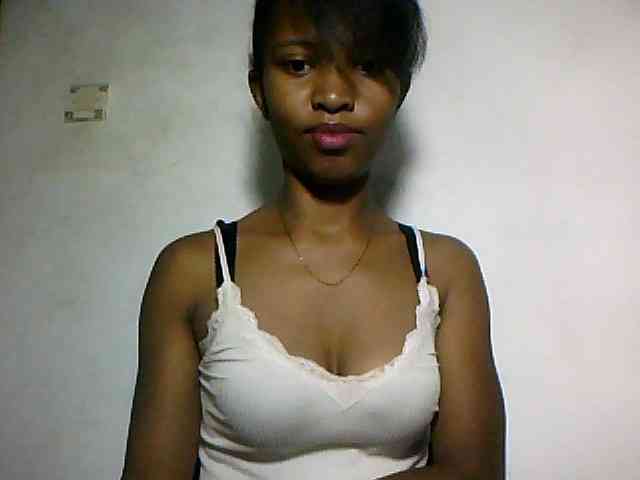 Nathiii bongacams live cam model