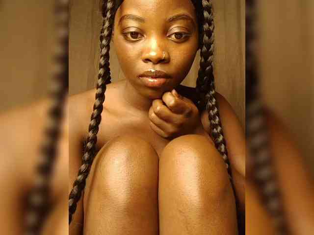 Chocolateboo598 bongacams live cam model