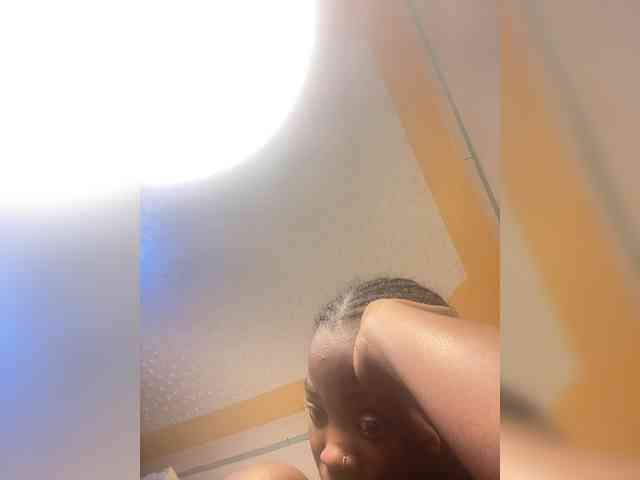 Chocolateboo598 bongacams live cam model