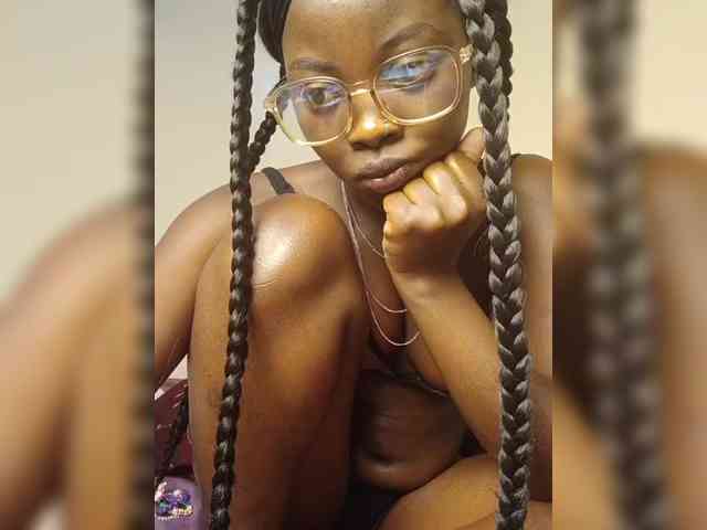 Chocolateboo598 bongacams live cam model